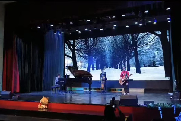 Perform a band performance