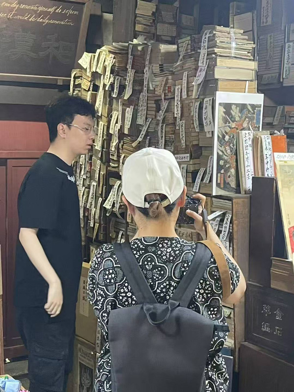 Related media display